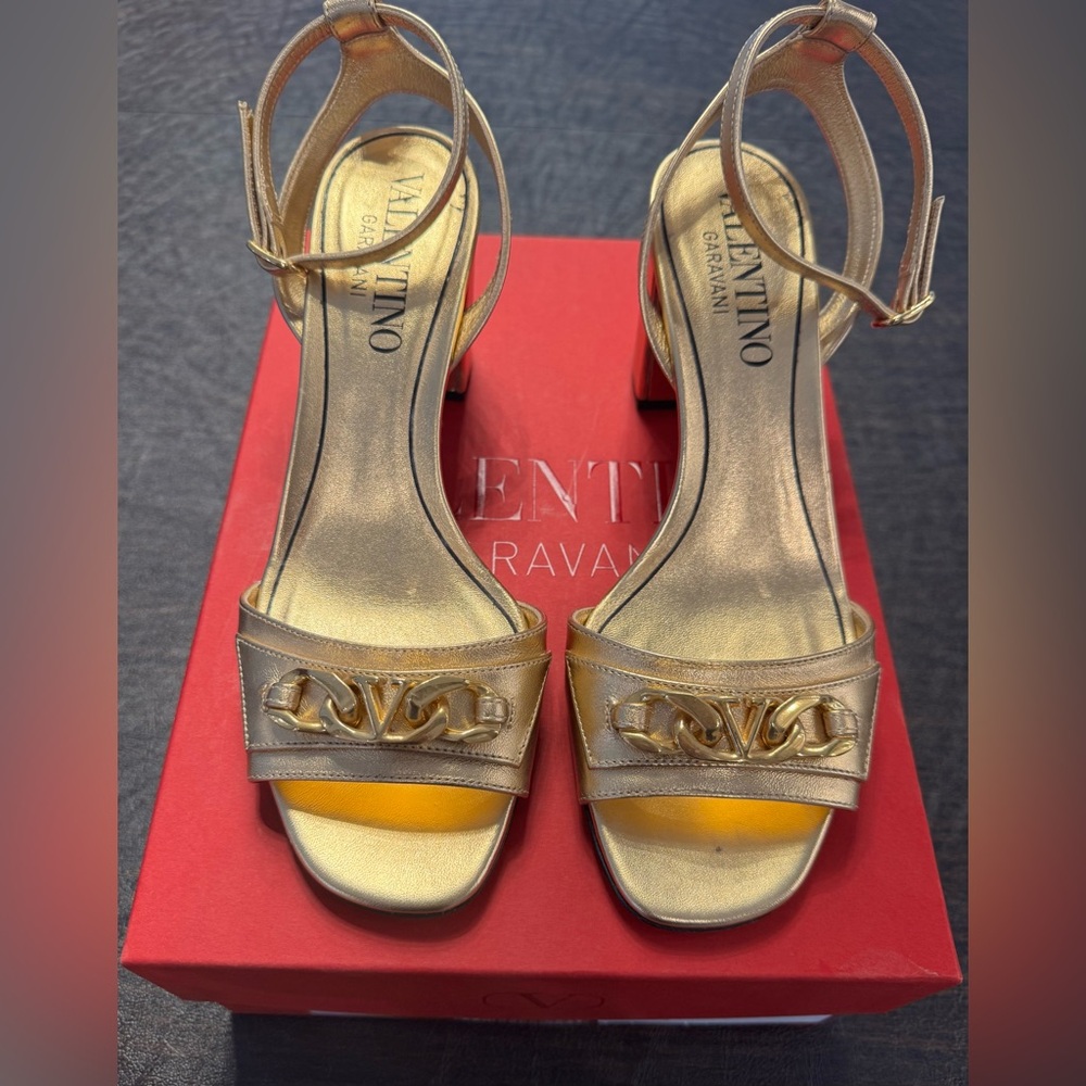 EUC VALENTINO GARAVANI  Metal V Logo Block Heel Sandals, Gold, Sz 39.5 - Picture 3 of 11